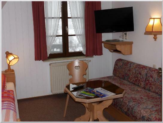 Gasthof-Pension Rotes Haus Oberwiesenthal Buitenkant foto